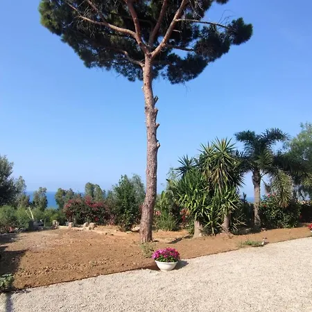 Casa Di Pino * チェファル